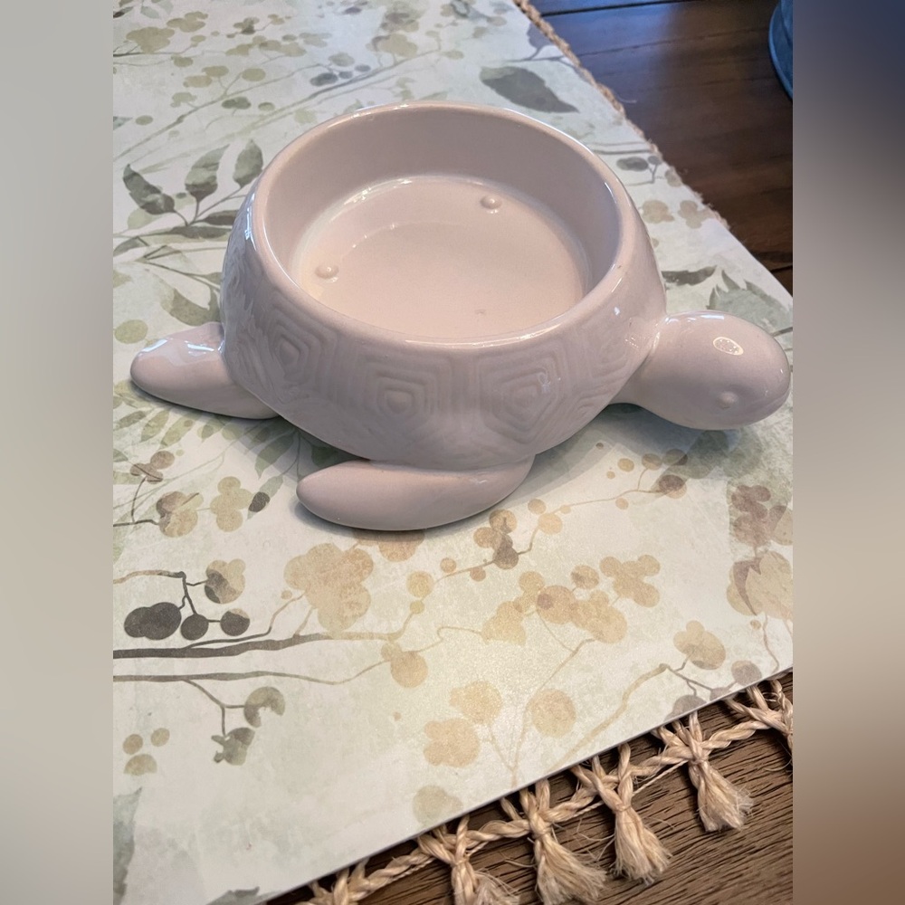 Bath and Body Works Ceramic Ivory Sea Turtle 3 Wick Candle Holder